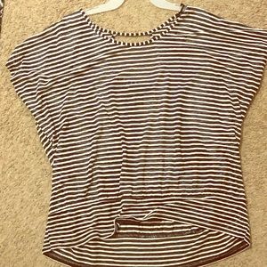 Short sleeve, black and white top